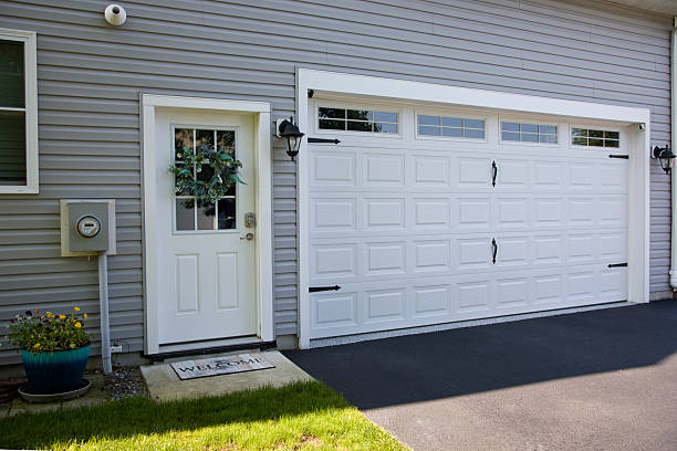 24/7 Emergency Garage Door Panel Replacement experts in Tecumseh, MI